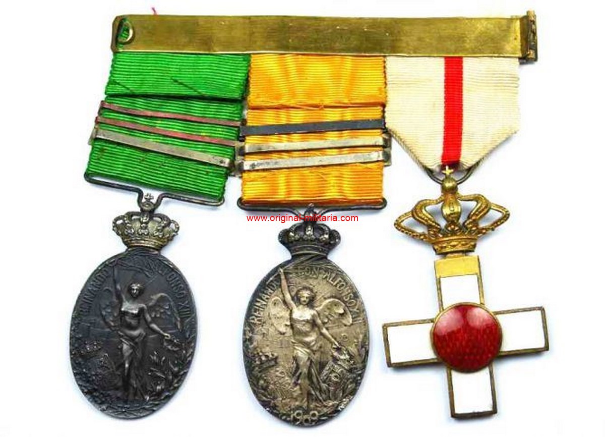 Pasador Español 1868-1916 con Tres Excepcionales Condecoraciones